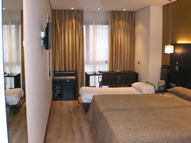 Occidental Pamplona Hotel Exterior foto