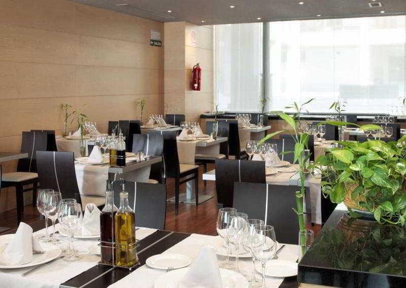 Occidental Pamplona Hotel Exterior foto
